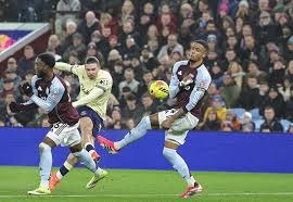 世界杯赛场上裁判抽筋事件引发关注
